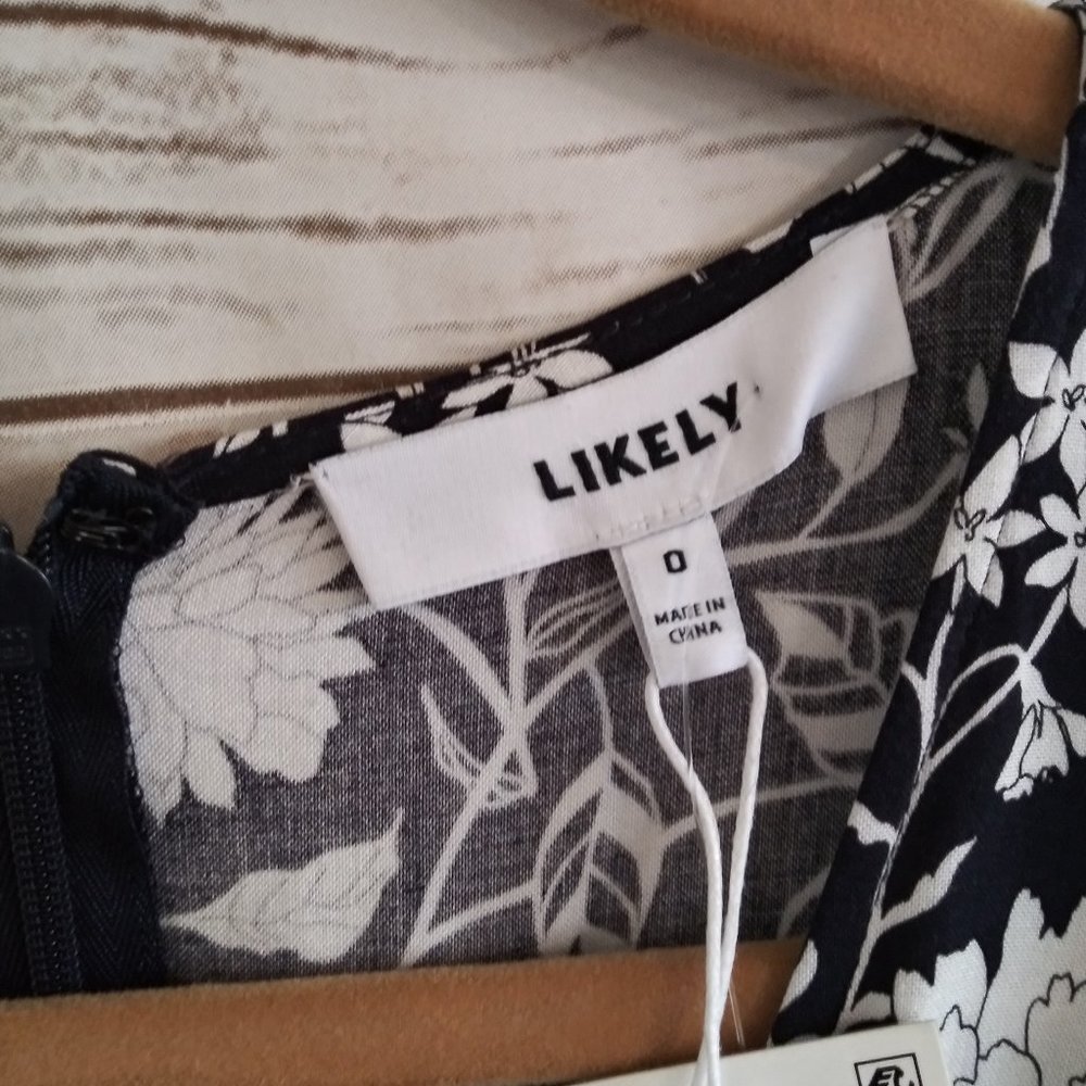 Likely Nellie Navy Blue & White Floral V-neck Jumpsuit Size 0 NWT - Picture 5 of 7